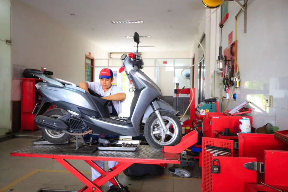 Xưởng sửa xe của Võ Ngọc Thành